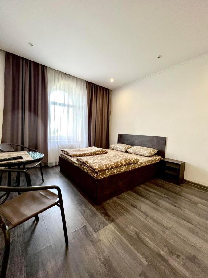 Нові Апартаменти 83 Ivano-Frankivsk Exterior foto